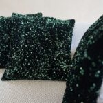 DEPLUSBELLE housse de coussin avec sequins verts noirs noir et tissus gris ou beige et finitions de qualité!